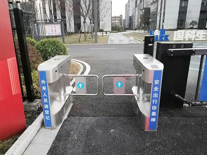 艾科智泊人行门禁摆闸精品案例详解(图3)