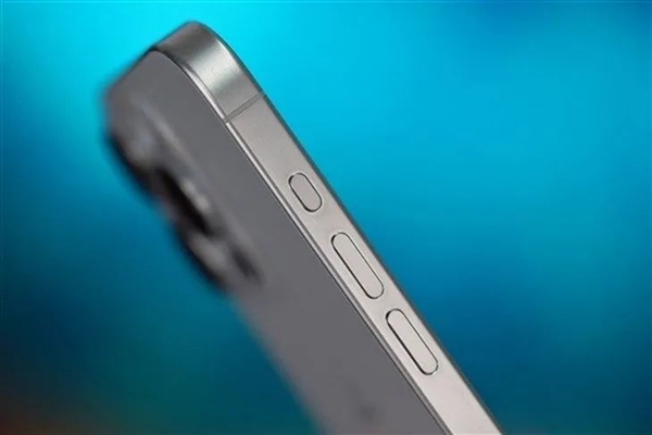不怕华为吗iPhone16ProMax居然还用这么小尺寸的传感器(图3)