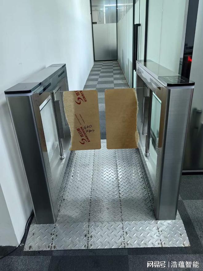 智能摆闸机：打造智慧出入口管理系统浩蕴智能(图1)