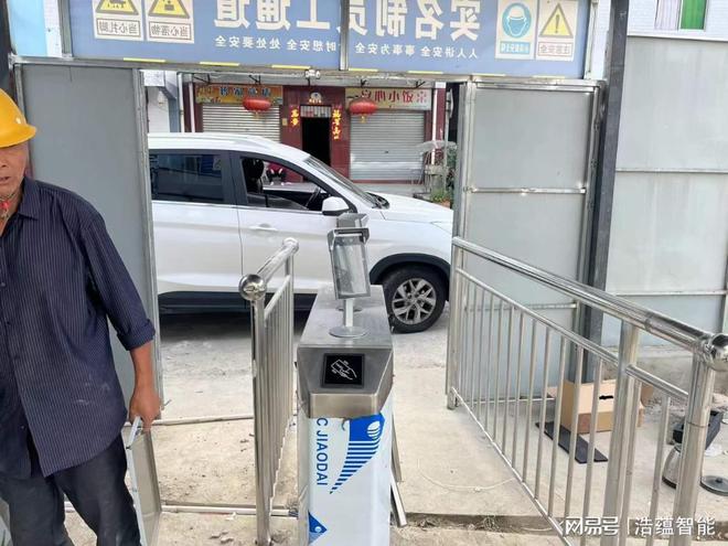 三辊闸、闸机、翼闸：现代智能入口管理的先进选择(图1)