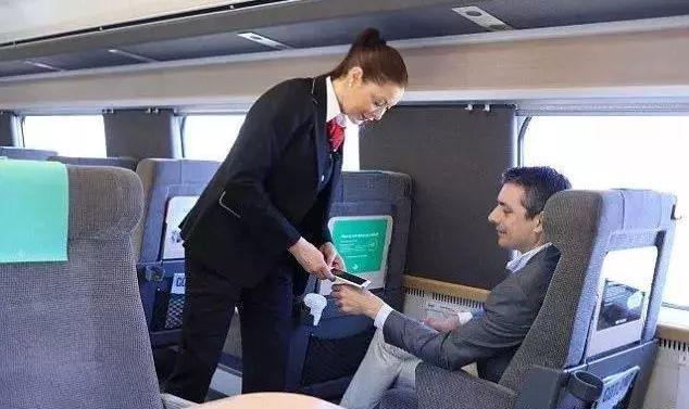全球最狠女车主！把车钥匙装进自己手臂看着太吓人了(图10)