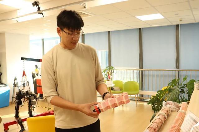 教“机器人”的复旦教授为何坚持板书？(图8)