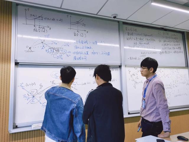 教“机器人”的复旦教授为何坚持板书？(图3)