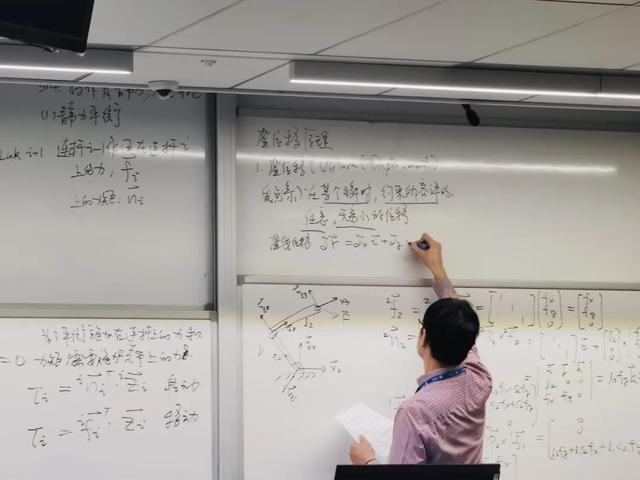 教“机器人”的复旦教授为何坚持板书？(图2)