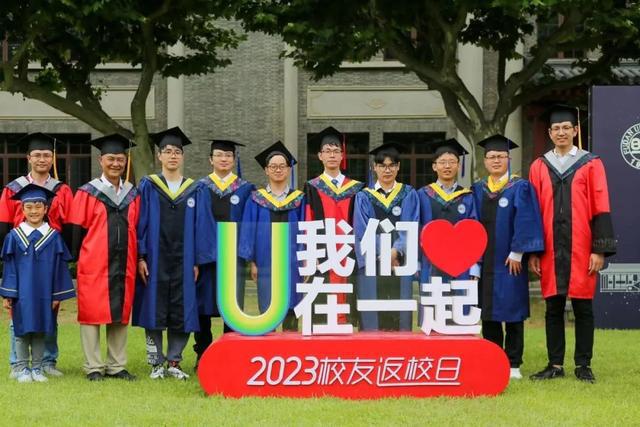 教“机器人”的复旦教授为何坚持板书？(图14)