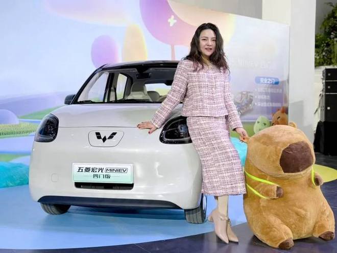 五菱宏光MINIEV四门版：治愈感拉满的电动车(图3)