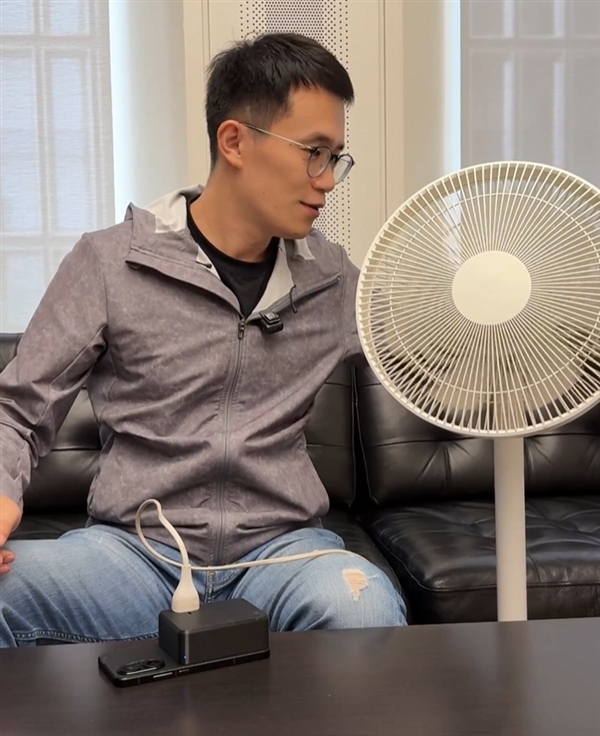 王腾爆改REDMITurbo4Pro：烧水壶、电风扇插手机上取电(图4)