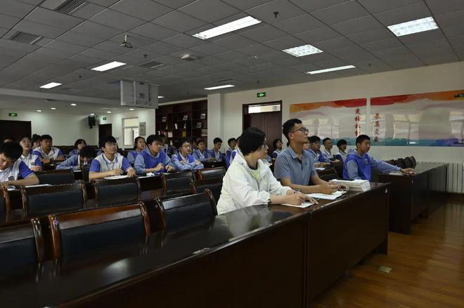 特色礼贤执青春之笔书治班答卷——青岛九中2024-2025学年度第二学期班长述职会(图4)