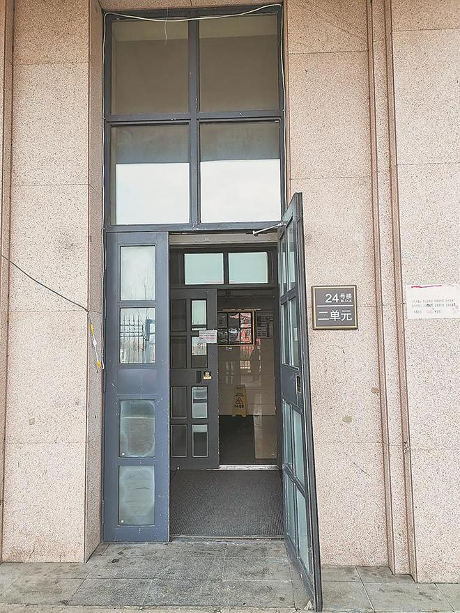 哈尔滨市香坊区永泰城小区业主：“单元门大敞四开车辆随意出入地库”(图1)