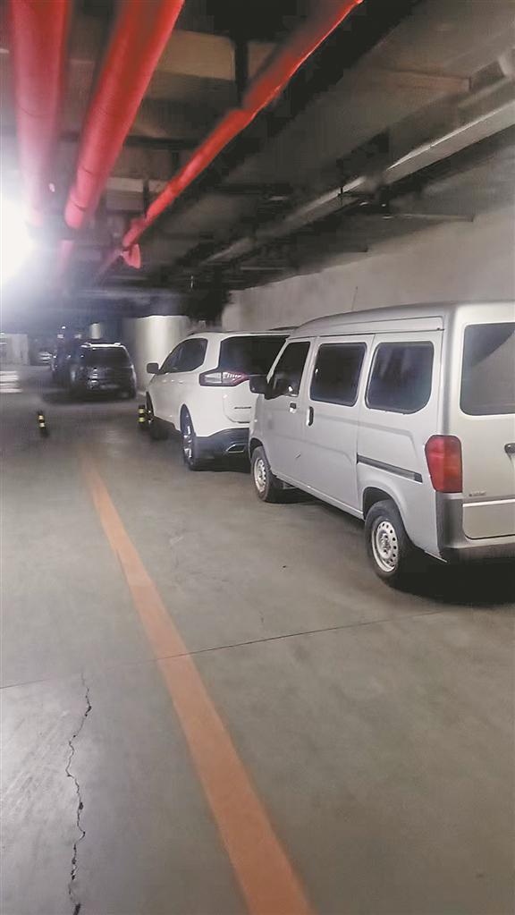 哈尔滨市香坊区永泰城小区业主：“单元门大敞四开车辆随意出入地库”(图2)