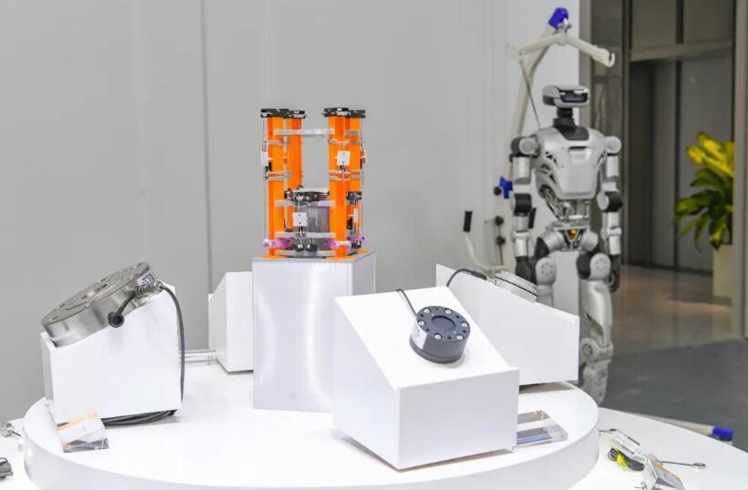 人形机器人如何拥有灵敏“触觉”？(图1)