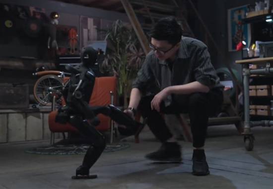 全球首个个人机器人轻松塞进背包拎着就能走(图6)