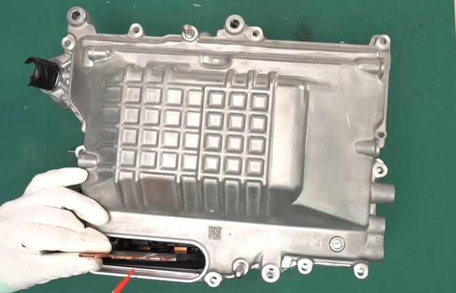 拆解日产Notee-POWER逆变器：构造太简洁了(图5)