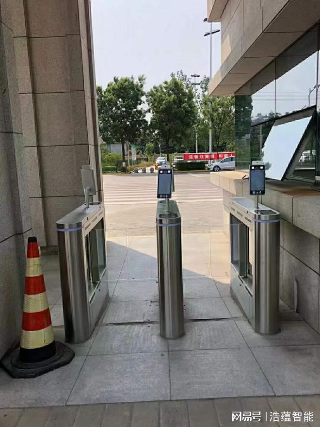 闸机门禁卡：智能科技在门禁管理中的应用(图1)