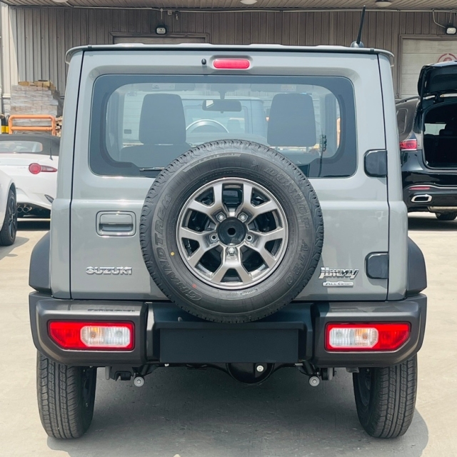 2025款铃木吉姆尼高配平行进口新鲜出炉价格直降到15万提现车(图2)