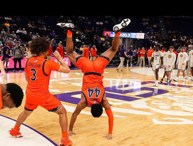 主队球迷唯一爱将说自己不该在NBA打球(图2)